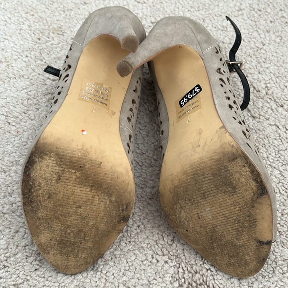 Heels - Picture 5 of 8